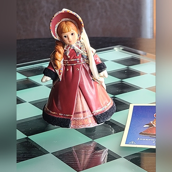 Collector Series Hallmark Keepsake OrnamentJosephine "Jo" March - Picture 7 of 9